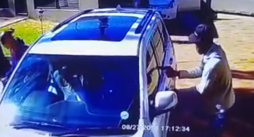 Attempted Carjacking In South Africa Ends With Victim Fighting Back ...