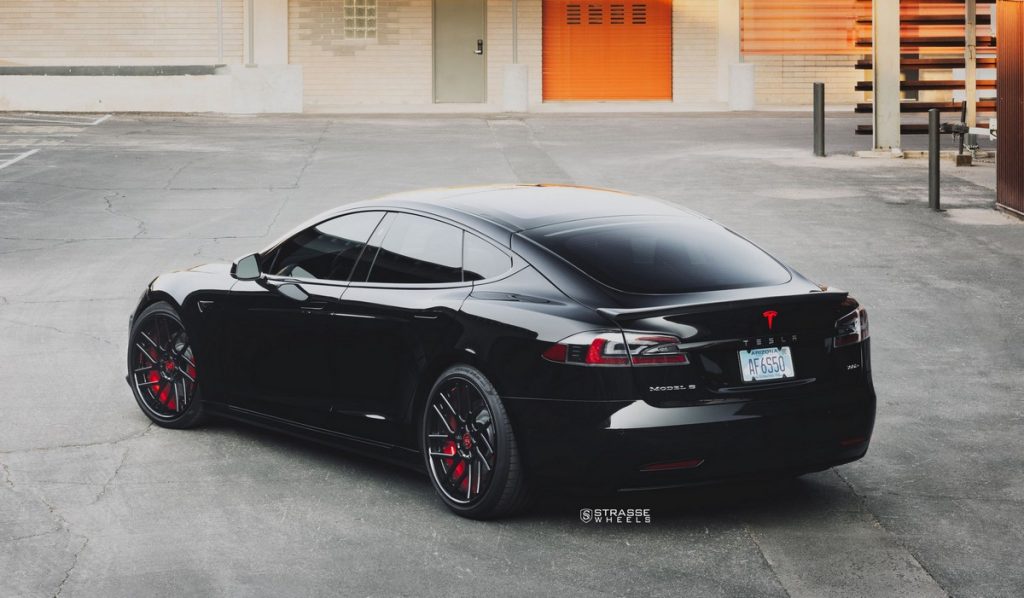 Tesla Model S P100d Charges Toward The Dark Side On 21 Inch