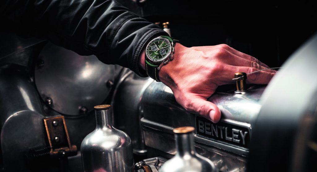 Breitling b01 online bentley