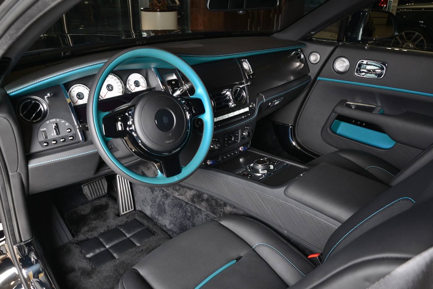 Rolls Royce Wraith черный салон