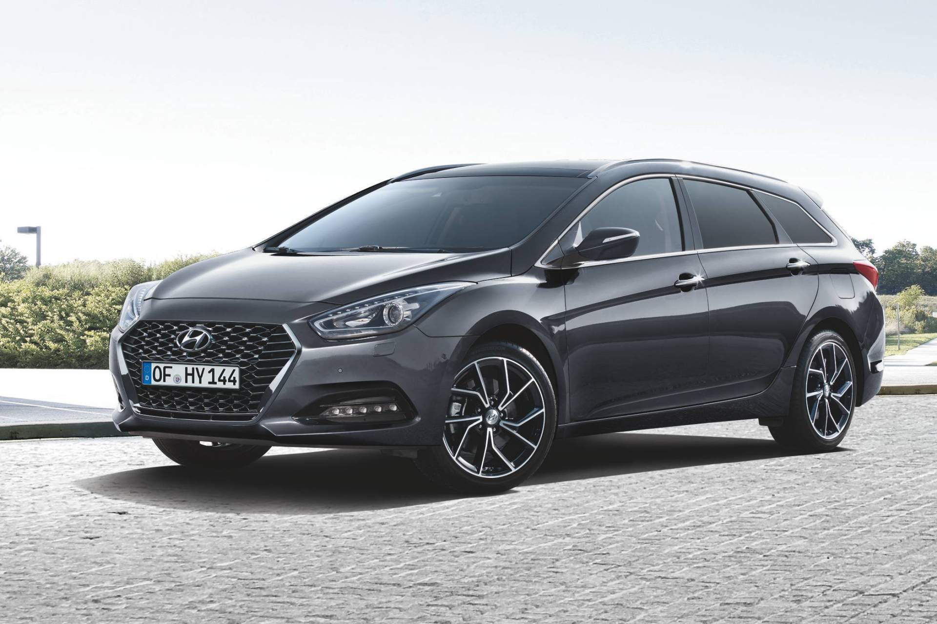 Hyundai Updates I40 Sedan And Wagon With New Grille Diesel Engine Carscoops