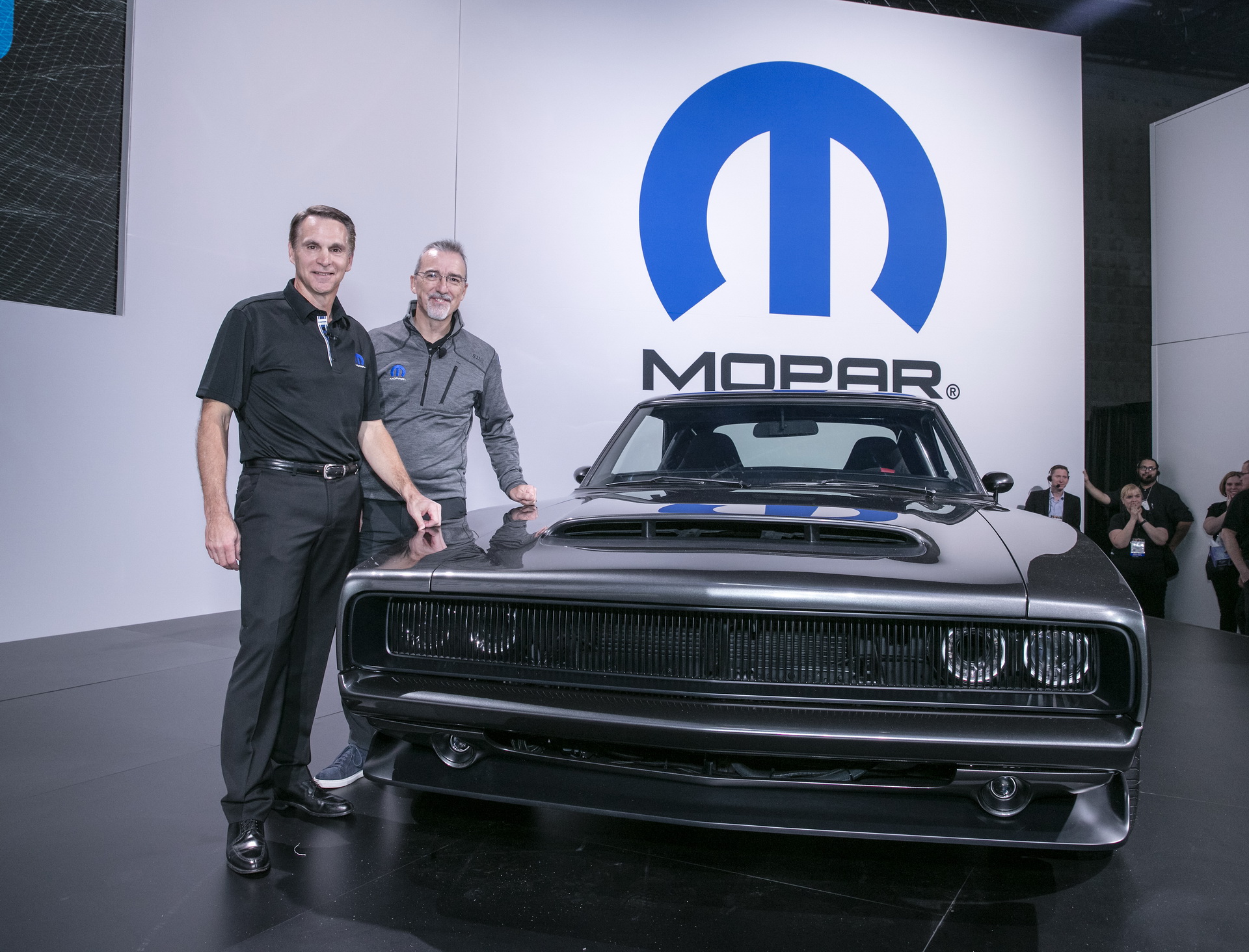 New 1,000 HP Dodge 'Hellephant' Crate Engine Roars In 1968 Charger ...