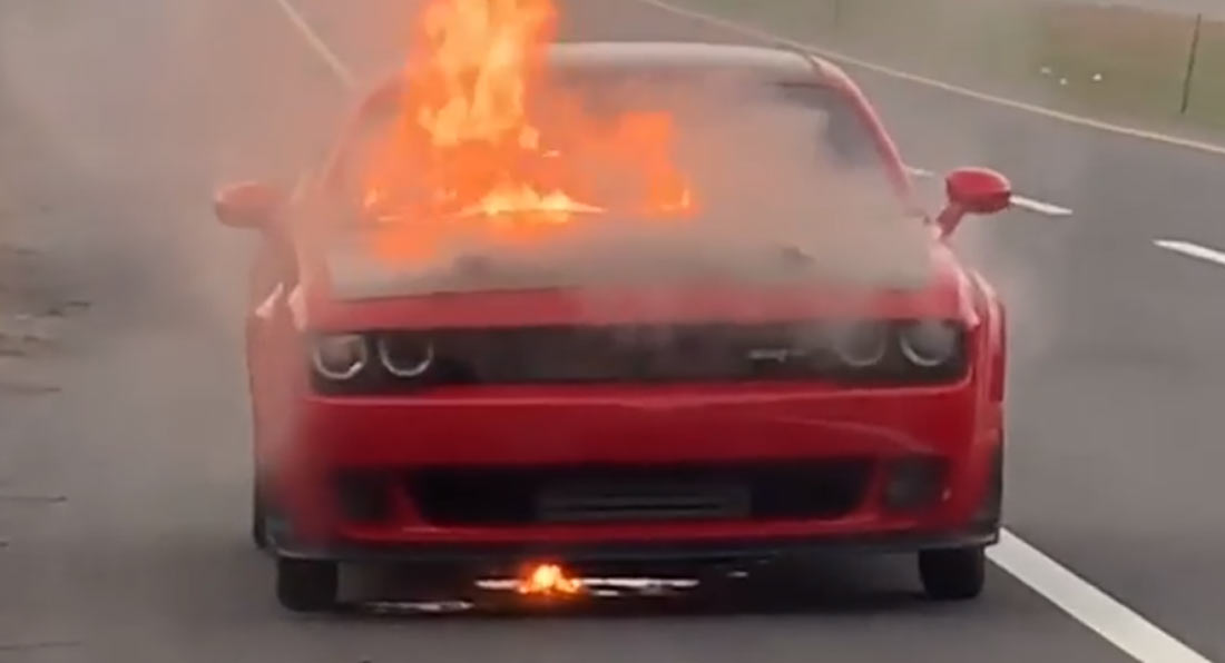 Dodge Challenger Hellcat бернаут