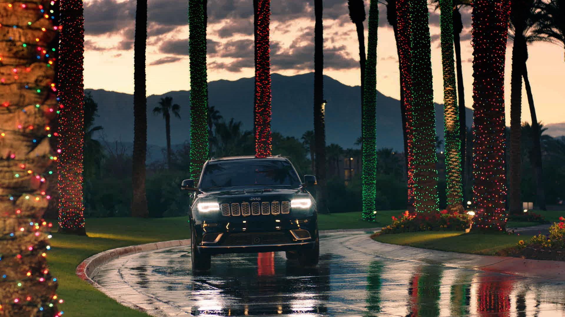 Santa Gets An Upgrade In The Form Of A Dodge Challenger SRT Hellcat