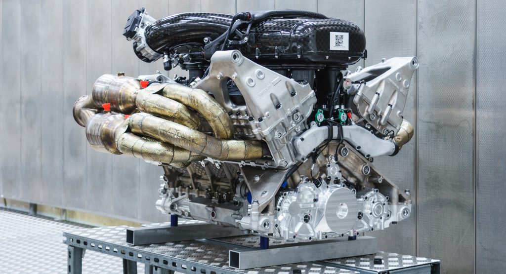  Aston Martin Valkyrie V12 Engine Debuts With 1000 HP