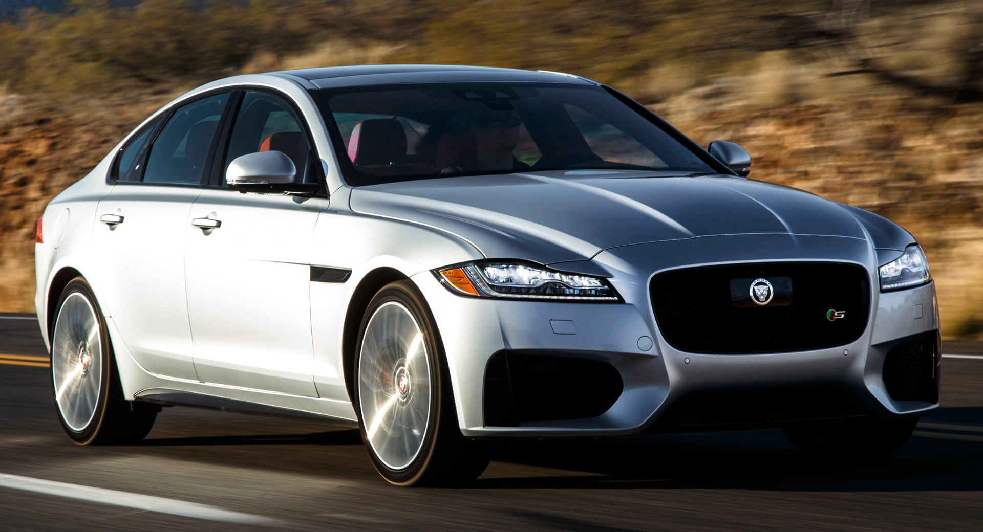 jaguar bringing major updates to 2020 xf and f pace carscoops jaguar bringing major updates to 2020