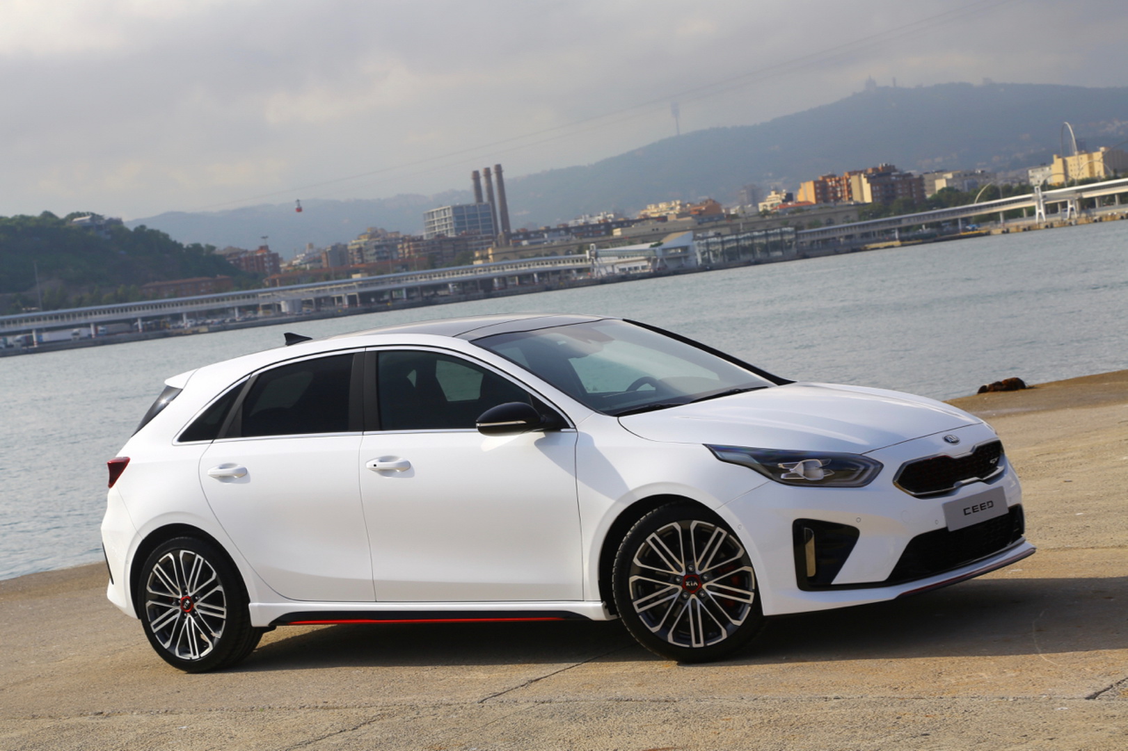 Kia Ceed 2020 5 дверей белая