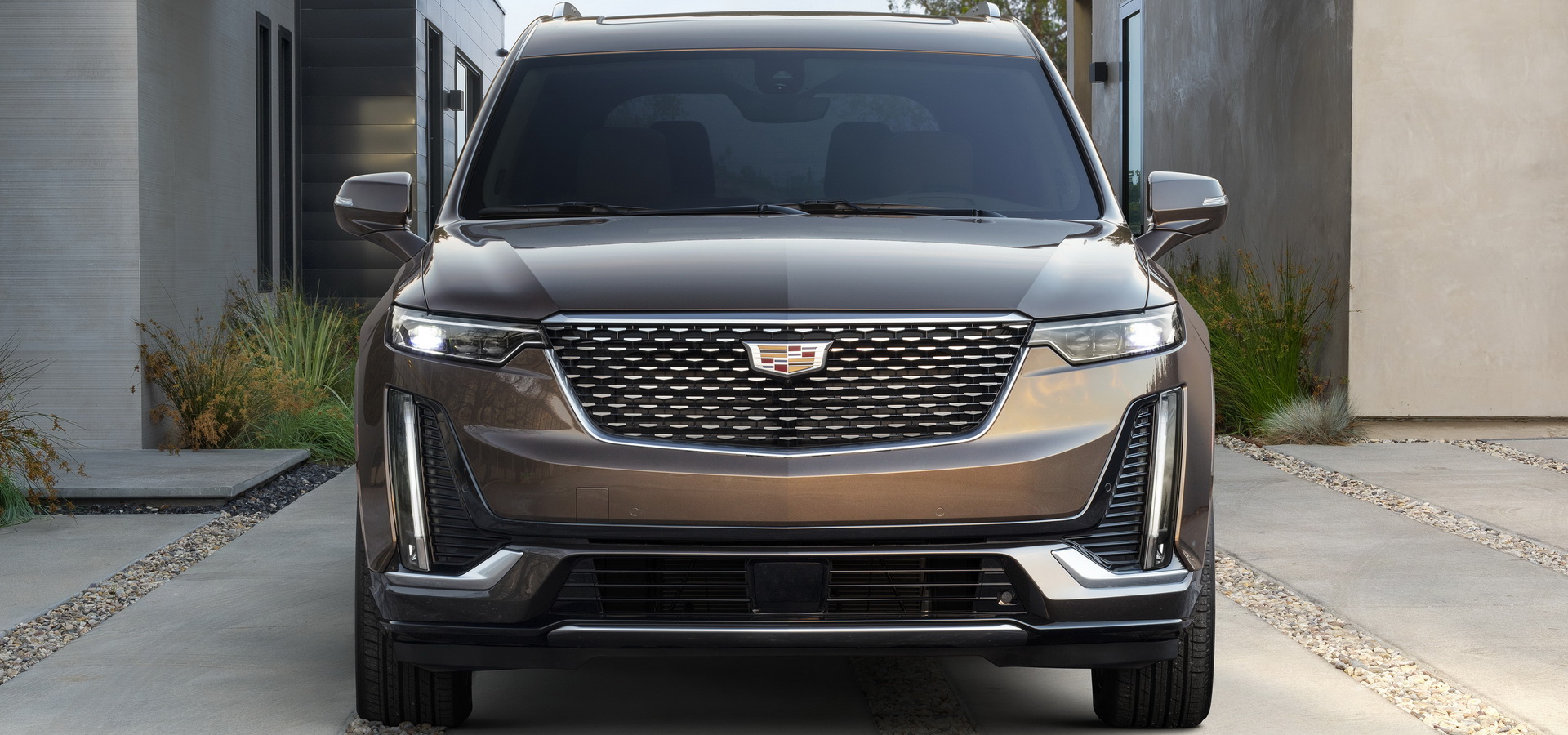 2020 cadillac xt6 vs 2020 lincoln aviator battle of