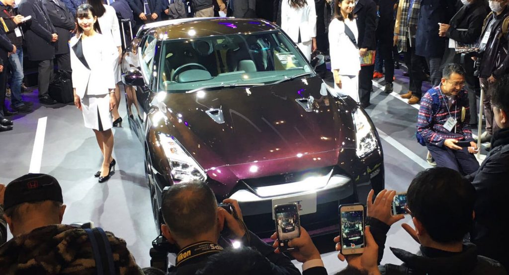  New Limited Edition Nissan GT-R Draws A Crowd At Tokyo