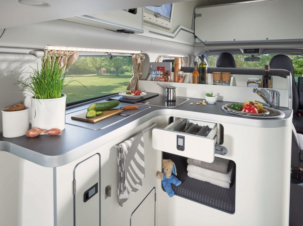 Ford Reveals Next-Generation Nugget Camper Van – Smarter, More Versatile  and Now Set to Electrify Adventures, Ford of Europe