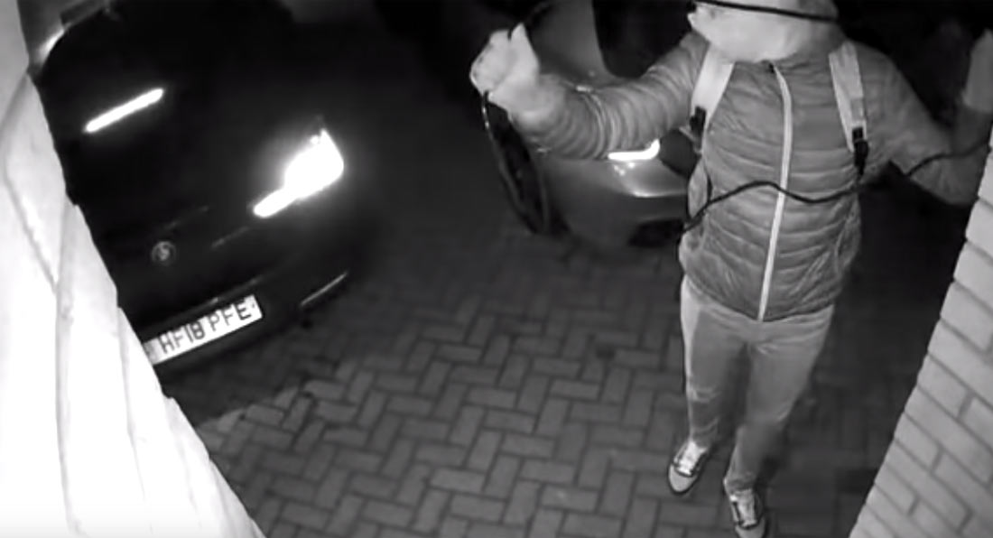 Watch Thieves Use Key Scanner To Steal BMW M140i In Just 20 Sec | Carscoops