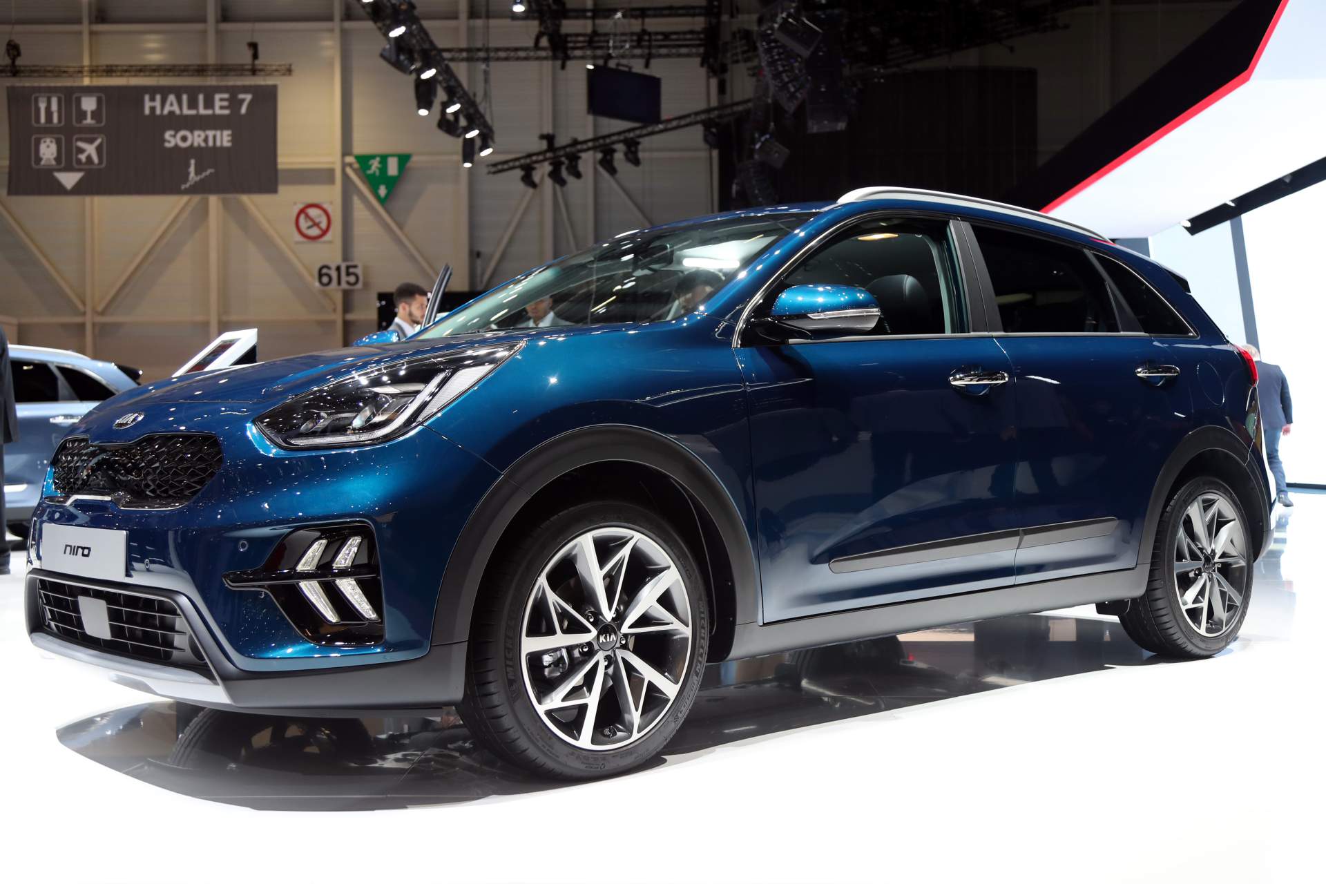 2019 Kia Niro Hybrid And Plug-in Hybrid Get Niro EV-Inspired Facelift ...