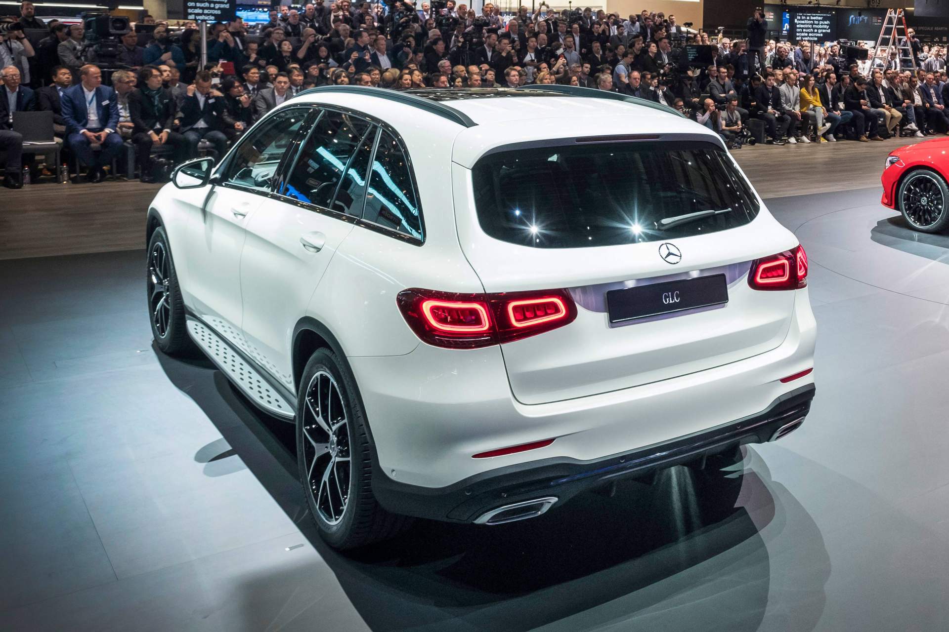 Mercedes Glc Facelift Is A Firm Believer Of If It Ain T Broke Don T Fix It Carscoops