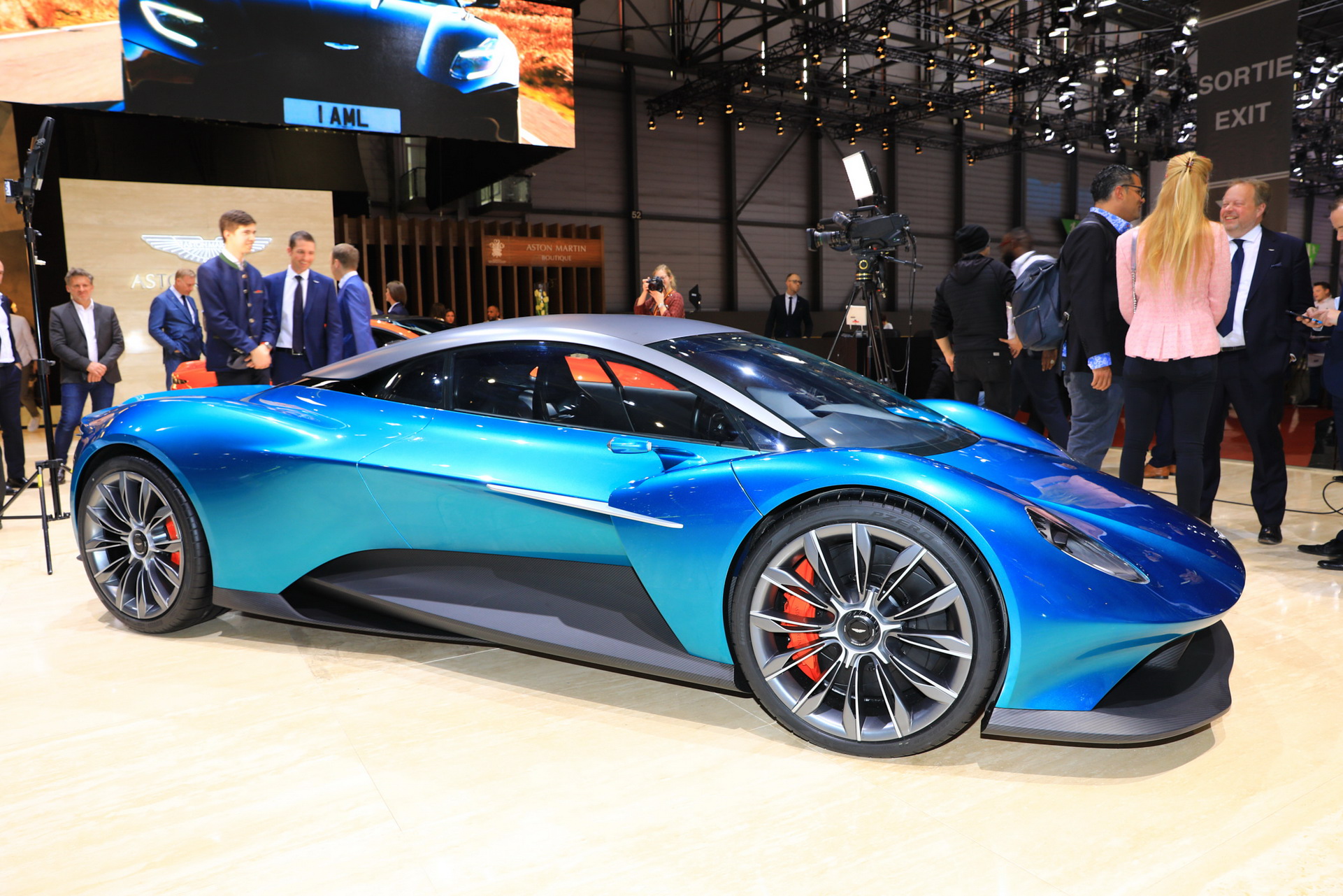 Aston Martin Vanquish Vision Concept Is A McLaren 720S And Ferrari F8 ...