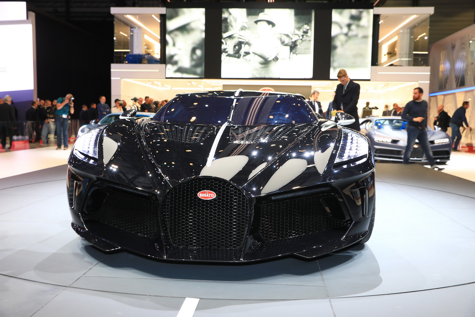 Самый дорогой л а. Bugatti Veyron 2022. Самая дорогая Бугатти Бугатти в мире. Бугатти 2020 Нойре. Бугатти за миллиард 2019.