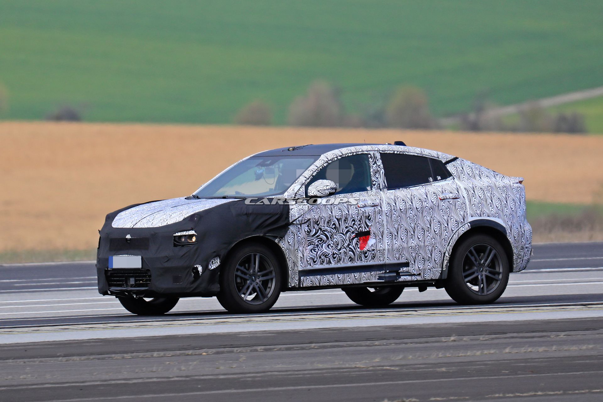 Lynk & Co 05 SUV Coupe Set To Become The Sportier Sibling Of The 01 ...