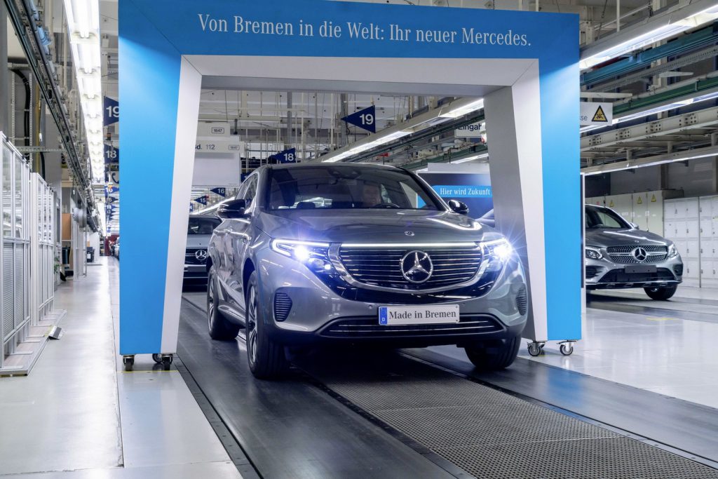 Mercedes Benz Eqc 400 Undercuts Audis E Tron By 8600 In