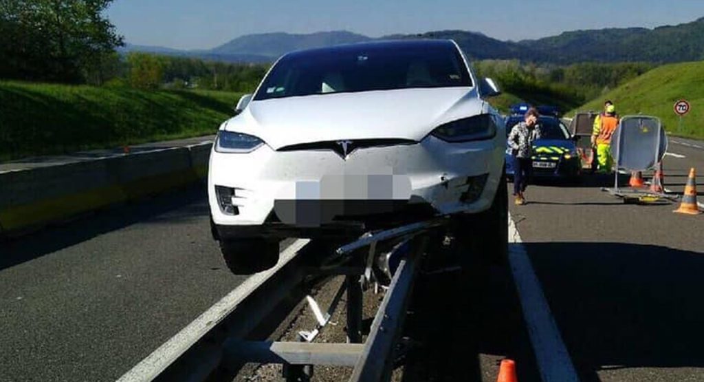  Tesla Model X Bizarrely Balances On Guardrail After Crash