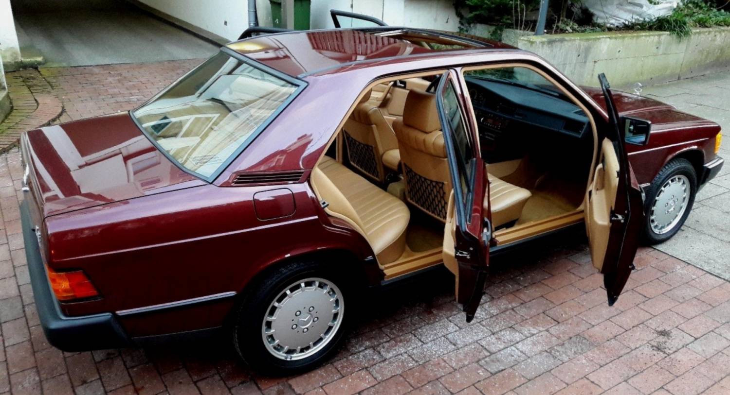 1986 Mercedes-Benz 190E Is A Brand New Old Car That Costs $55,500
