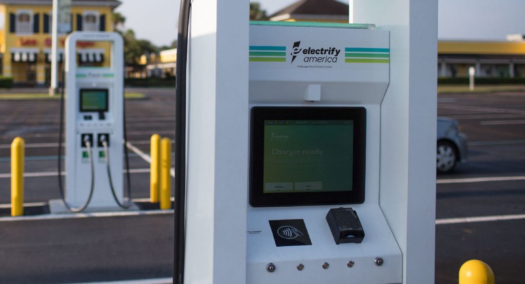  Several States Want To Use Credit Cards At EV Stations, Security Concerns Arise