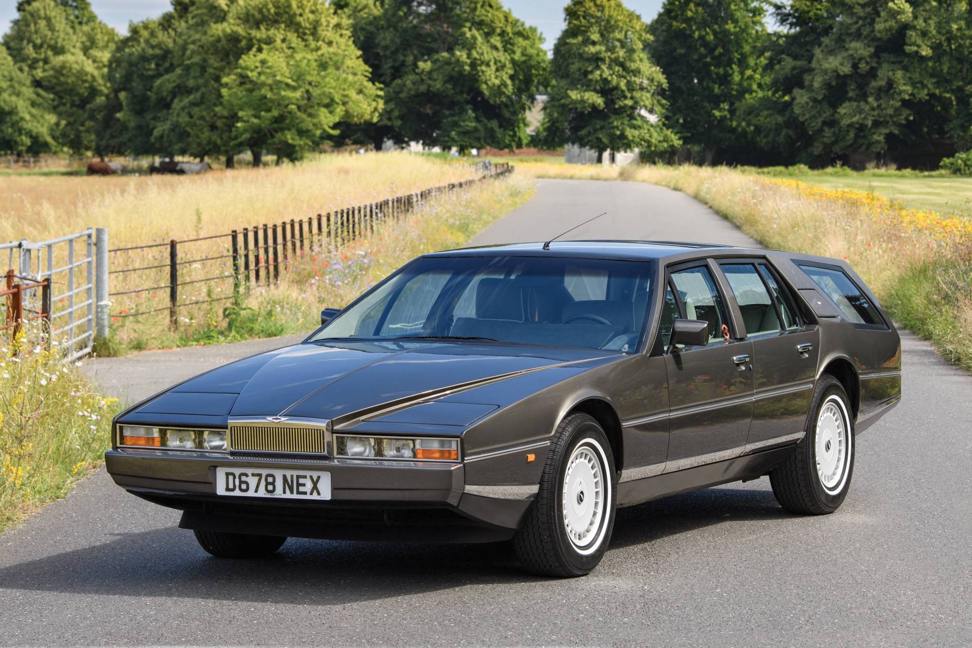 Aston Martin седан Lagonda