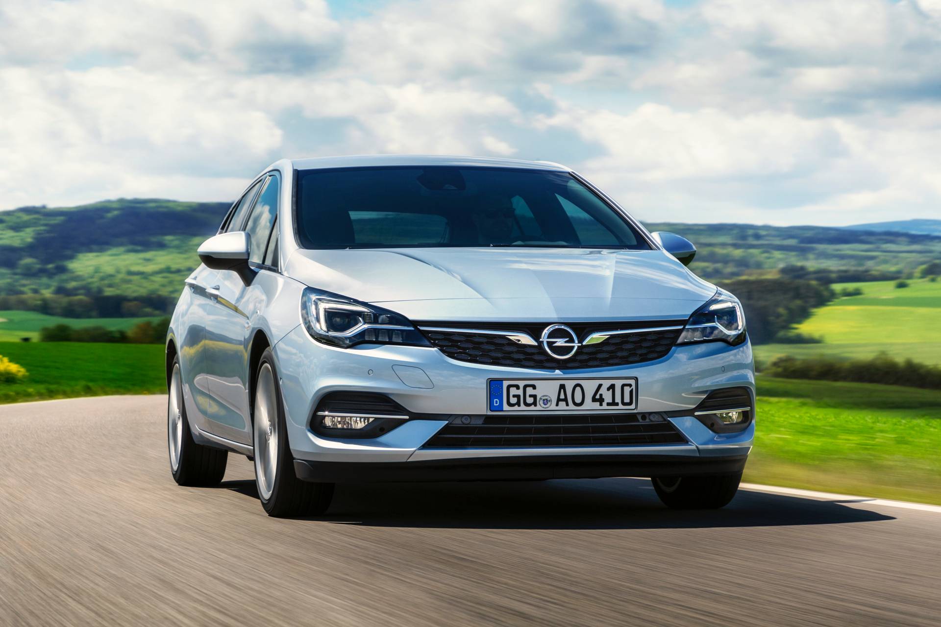 Facelifted Opel Vauxhall Astra Breaks Cover With Psa 3 Cylinder Engines Tech Carscoops