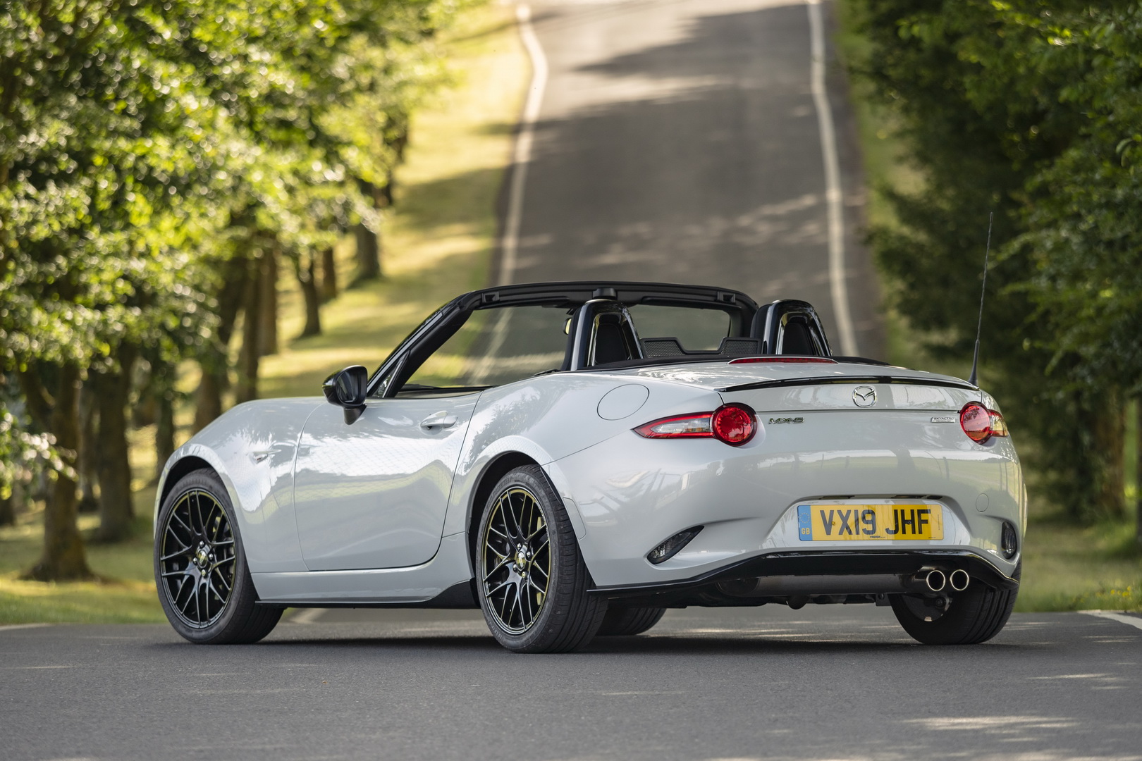 Personalize Your Mazda MX-5 With The Optional Cup And Design Packs ...