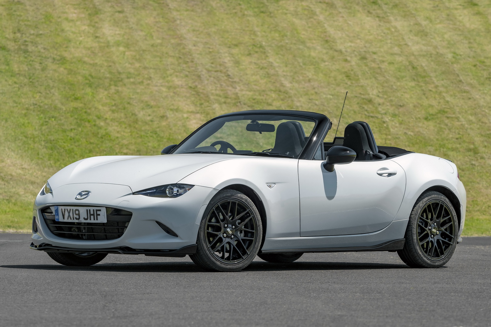 Personalize Your Mazda MX-5 With The Optional Cup And Design Packs ...