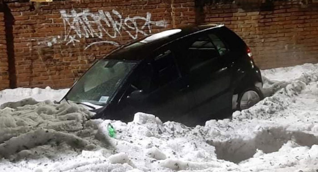  Mexican Hailstorm Leaves Motorists Under Three Feet Of Ice