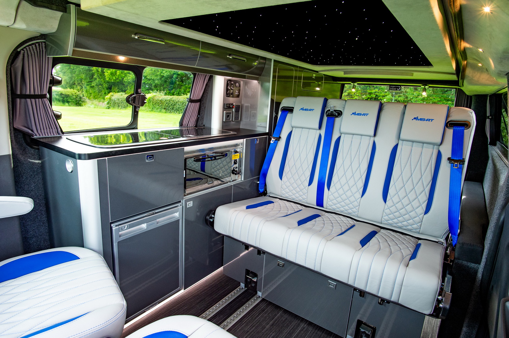 Danmark regeringstid Gøre mit bedste Who Said Camper Vans Have To Be Boring? Not This Ford Transit Custom |  Carscoops