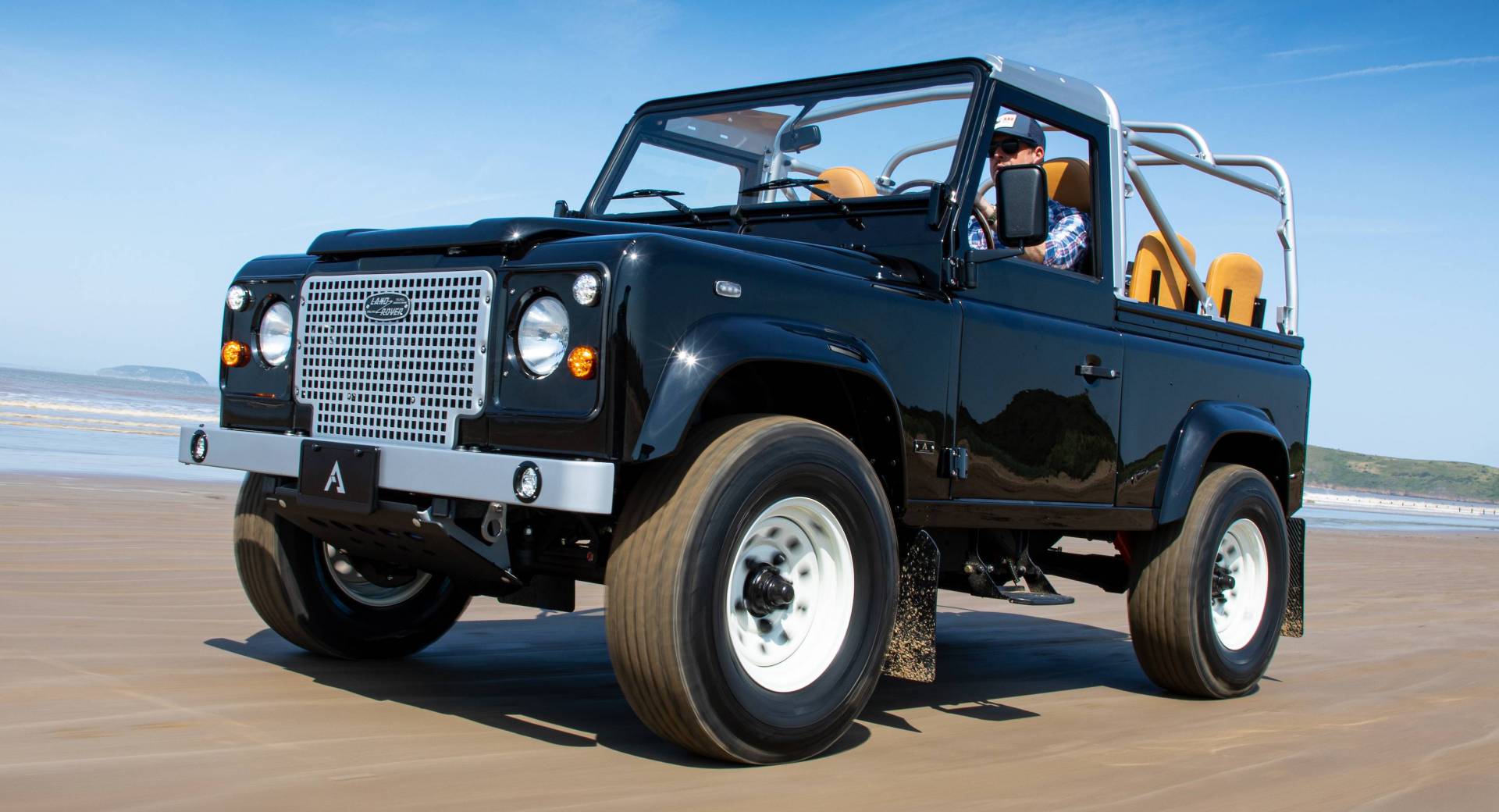 1989 Land Rover Defender 90 "So-Cal" Restomod Is How Someone Spent