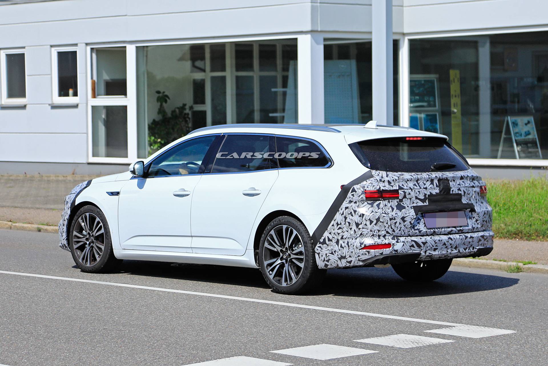 Renault Talisman Grandtour Sends Passat Vibes In Latest Spy Shots Carscoops