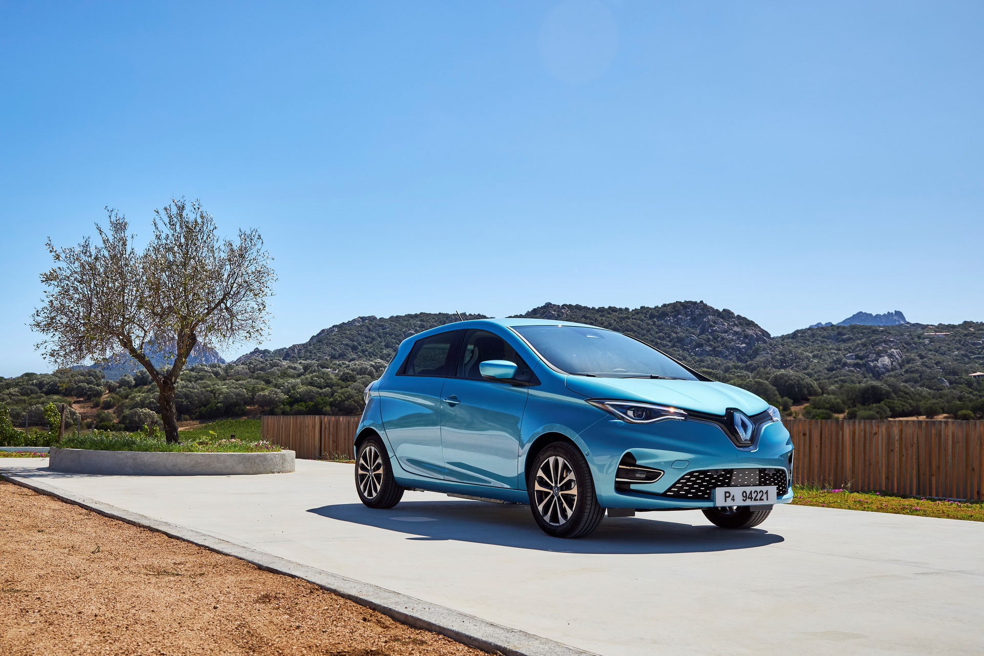 New Renault Zoe EV Launched In Europe With Up To 242 Miles Of Range ...