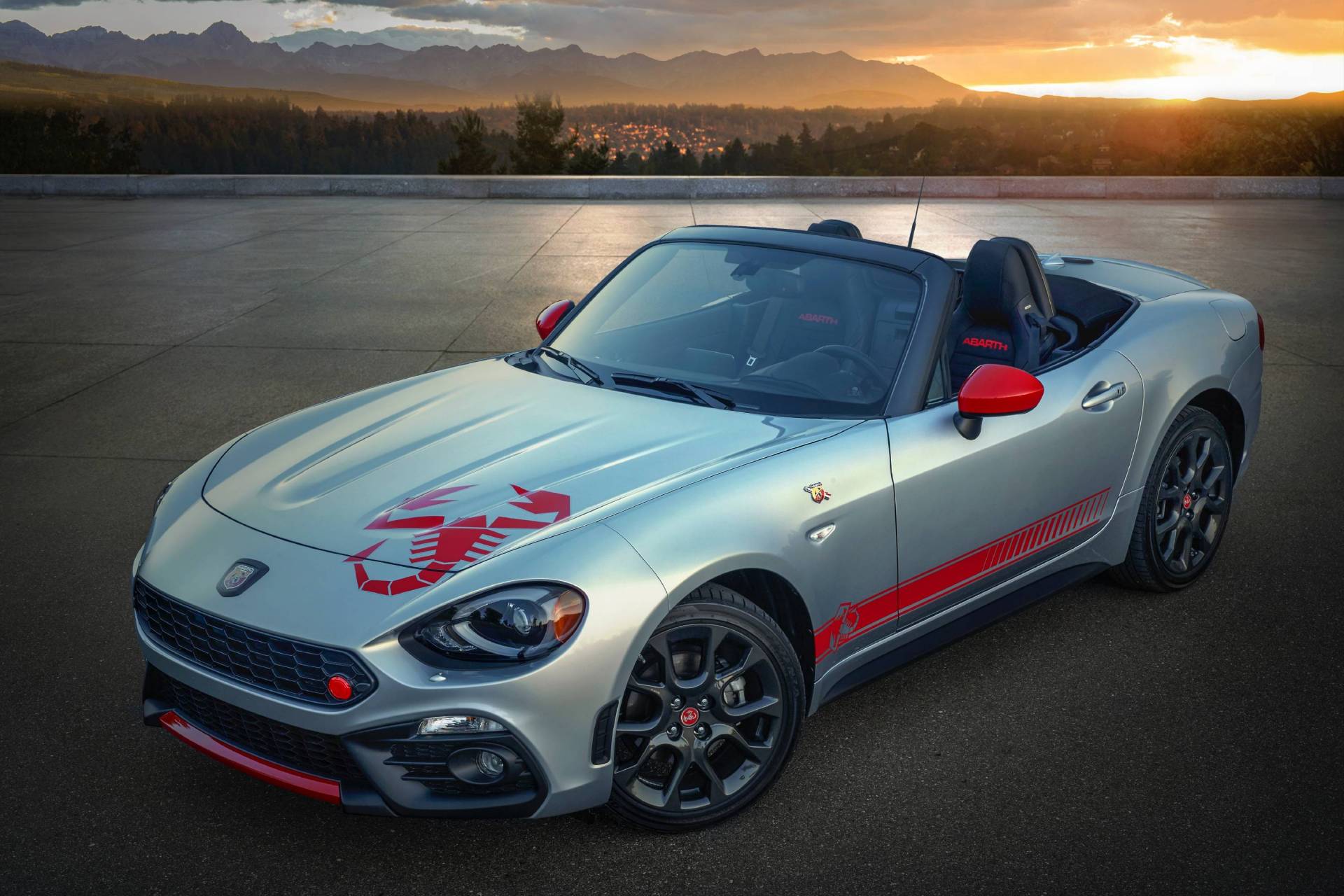 sleuf Uitbeelding hoek 2020 Fiat 124 Spider Updated With Scorpion Decals And… That's About It |  Carscoops