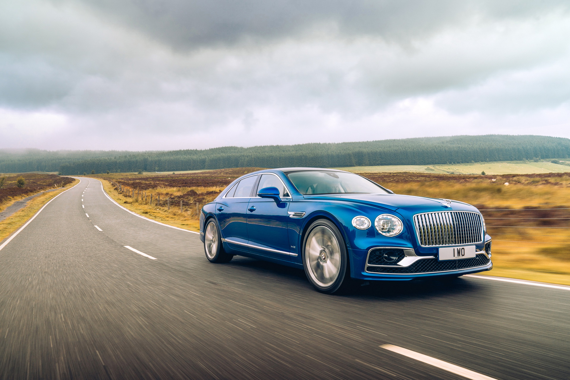 Bentley Brings Back ‘Flying B’ Bonnet Ornament In New Flying Spur ...