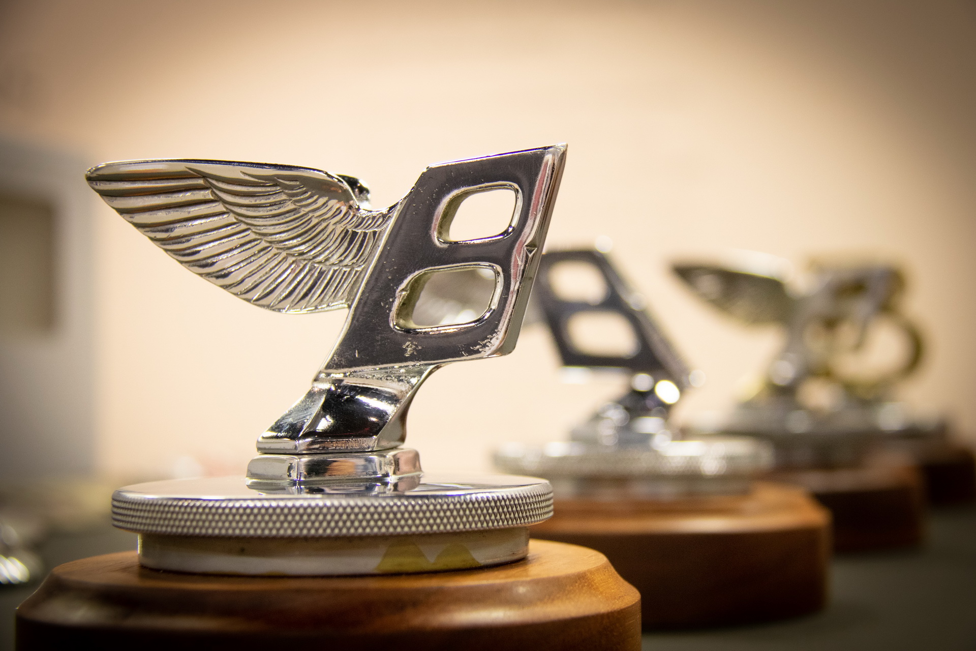 Bentley Brings Back ‘Flying B’ Bonnet Ornament In New Flying Spur ...