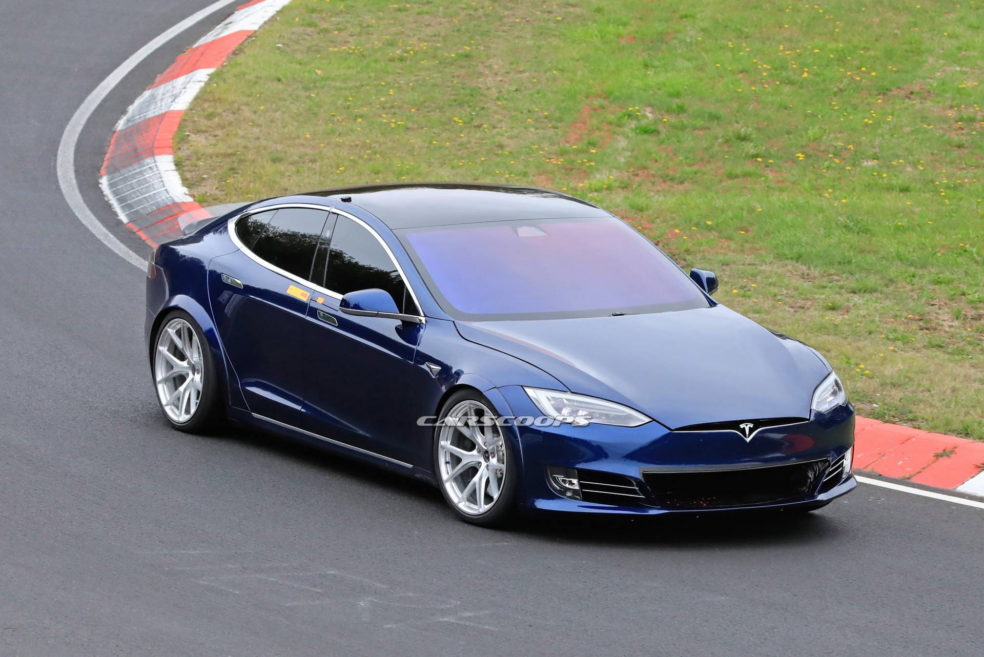 Тесла сс14. Tesla model s Plaid. Tesla model s 2021. Тесла Прайд.