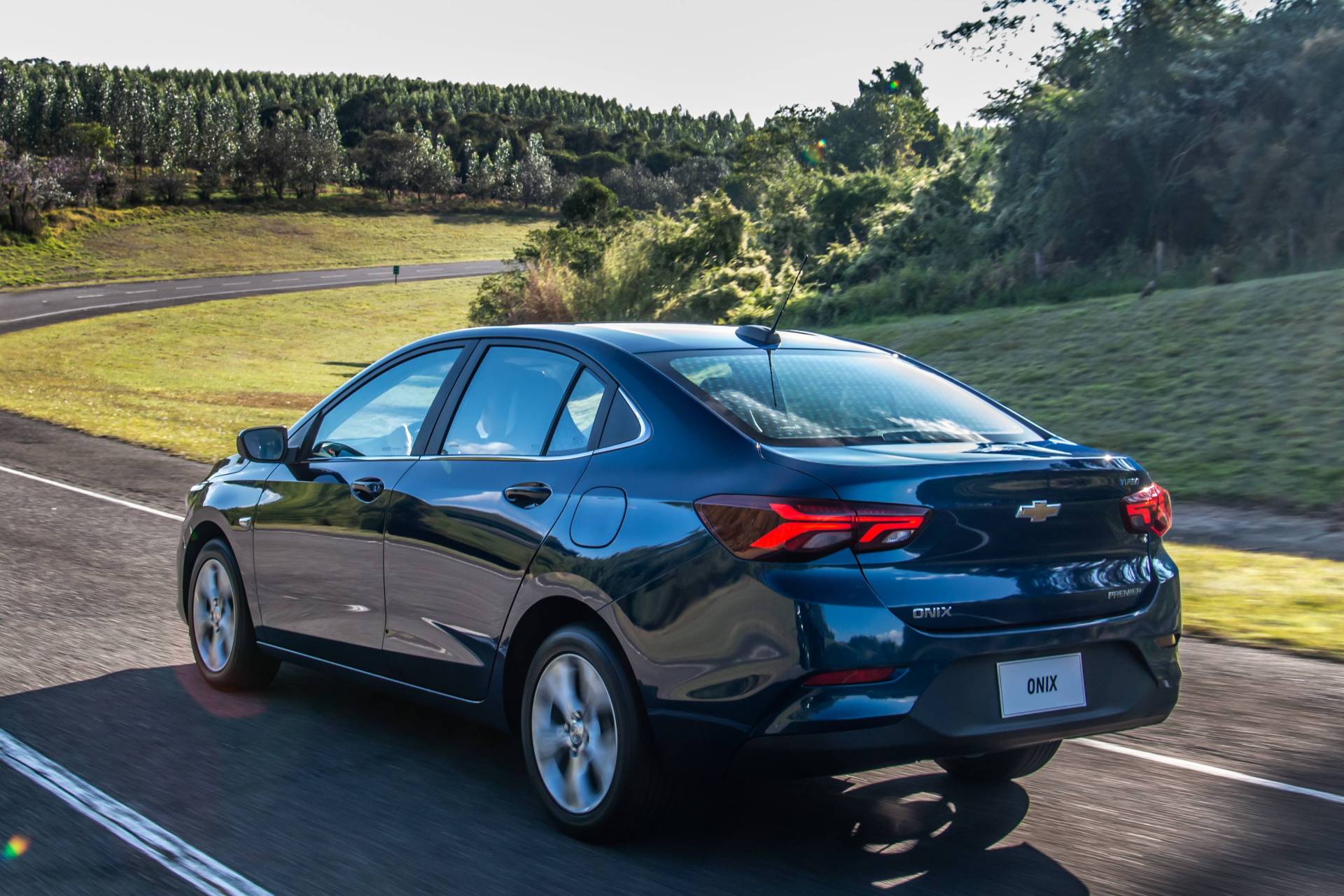 Chevrolet onix фото