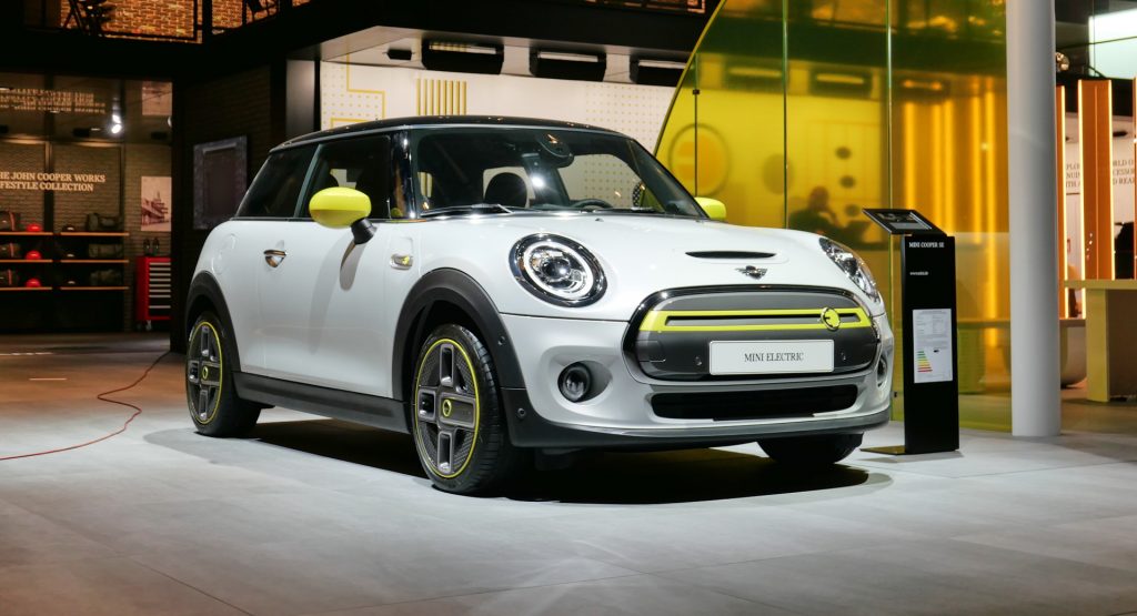  Mini’s New Electric Cooper SE Poses Under The Frankfurt Lights