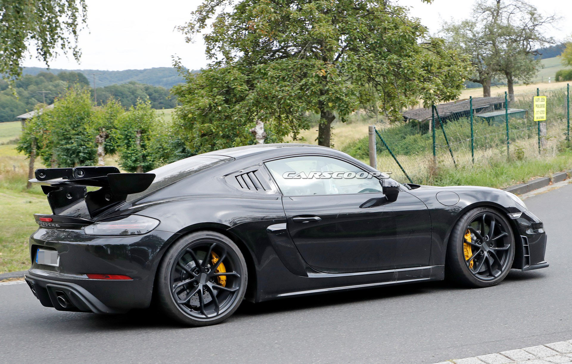 Porsche Cayman gt4 2021