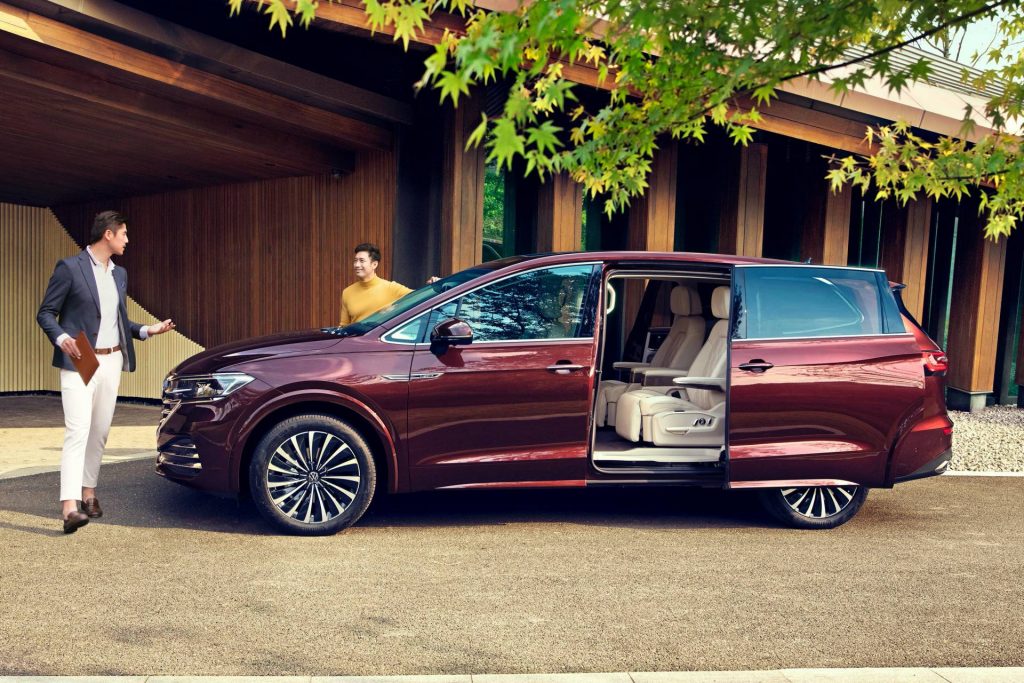 China's VW Viloran Minivan Debuts As Buick GL8, Lexus LM ...