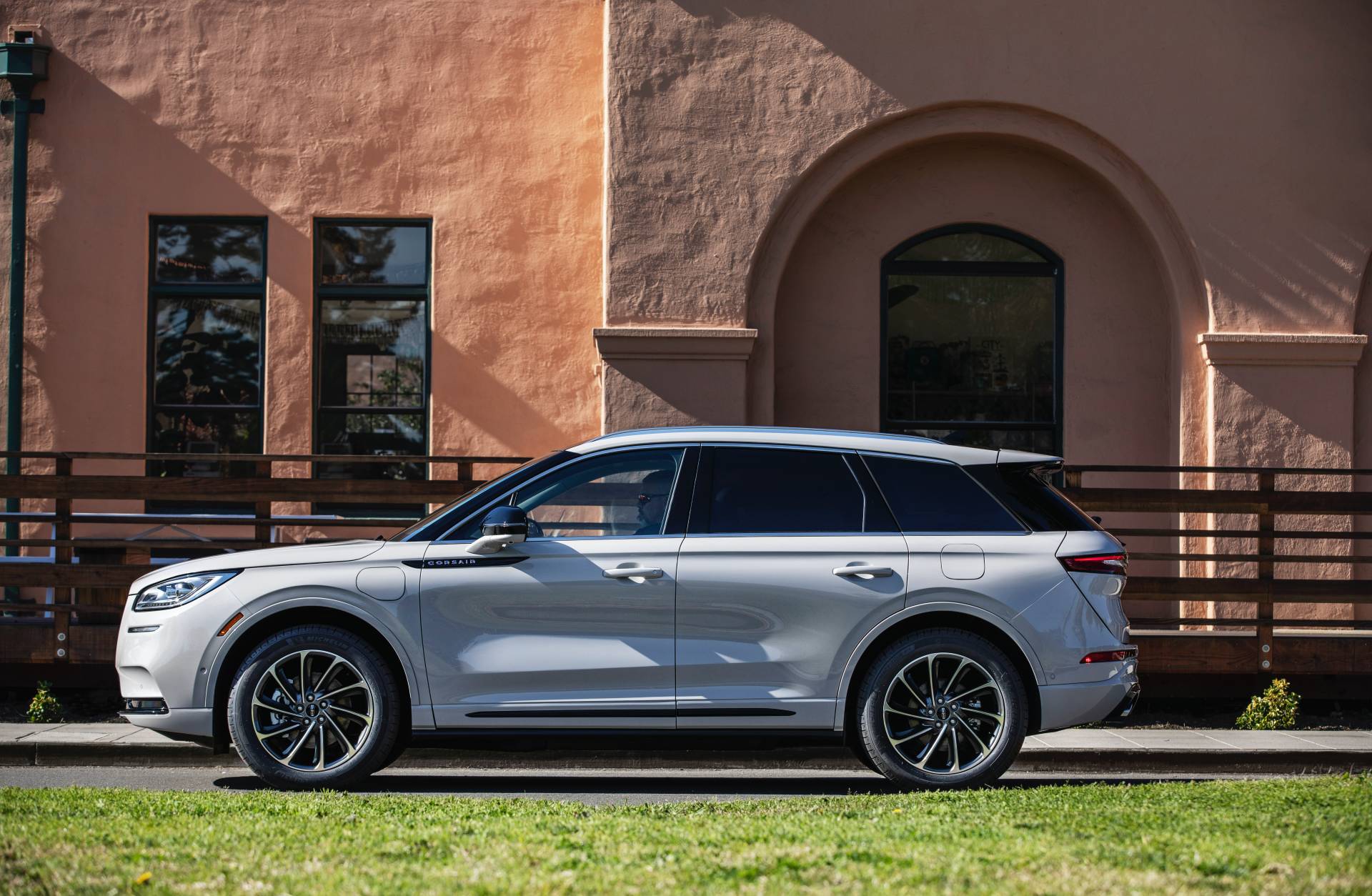 2021 Lincoln Corsair Grand Touring PHEV Has e-AWD, 266 HP And 25 Miles ...