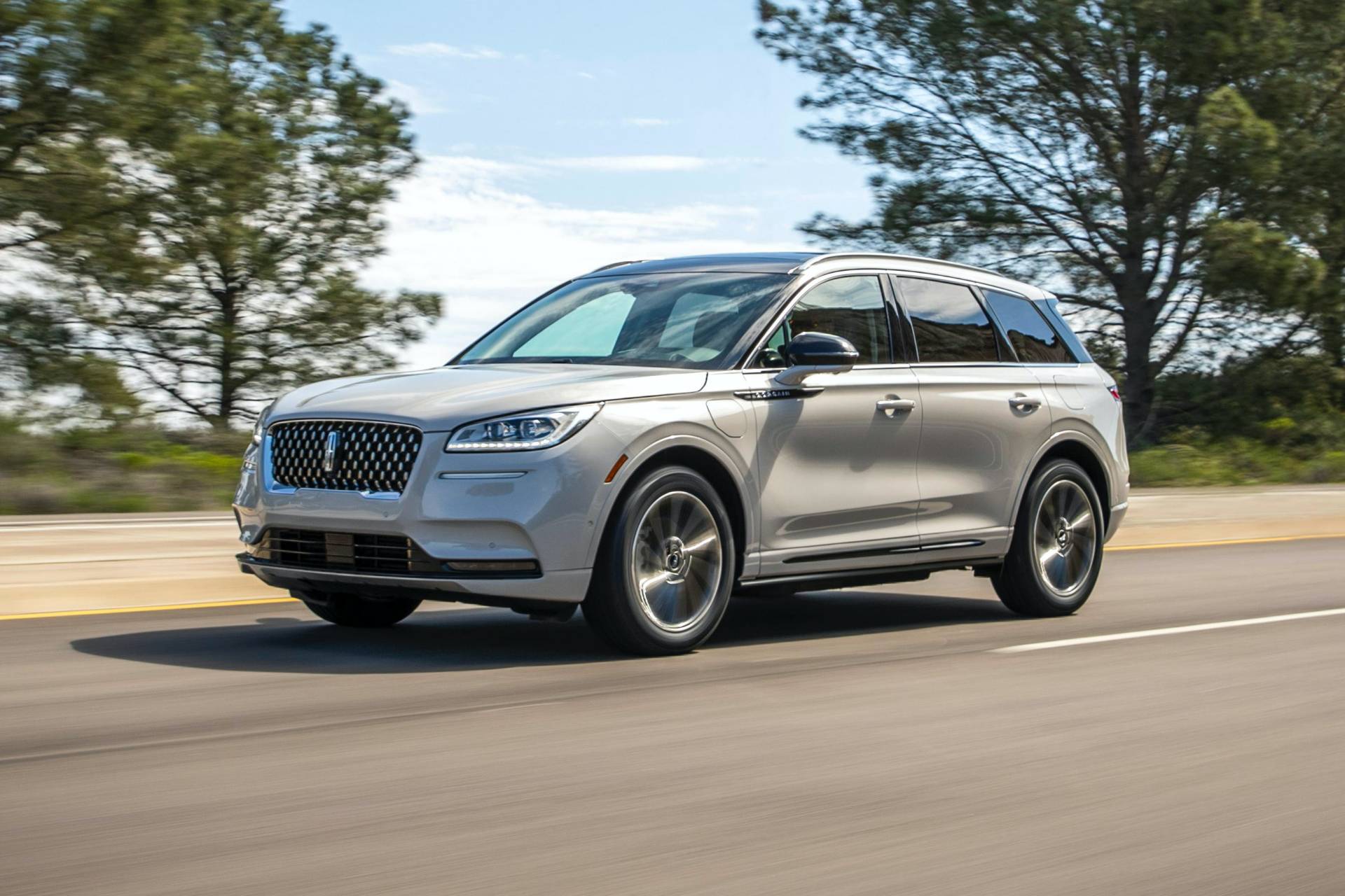 2021 Lincoln Corsair Grand Touring Phev Has E Awd 266 Hp And 25 Miles Electric Range Carscoops