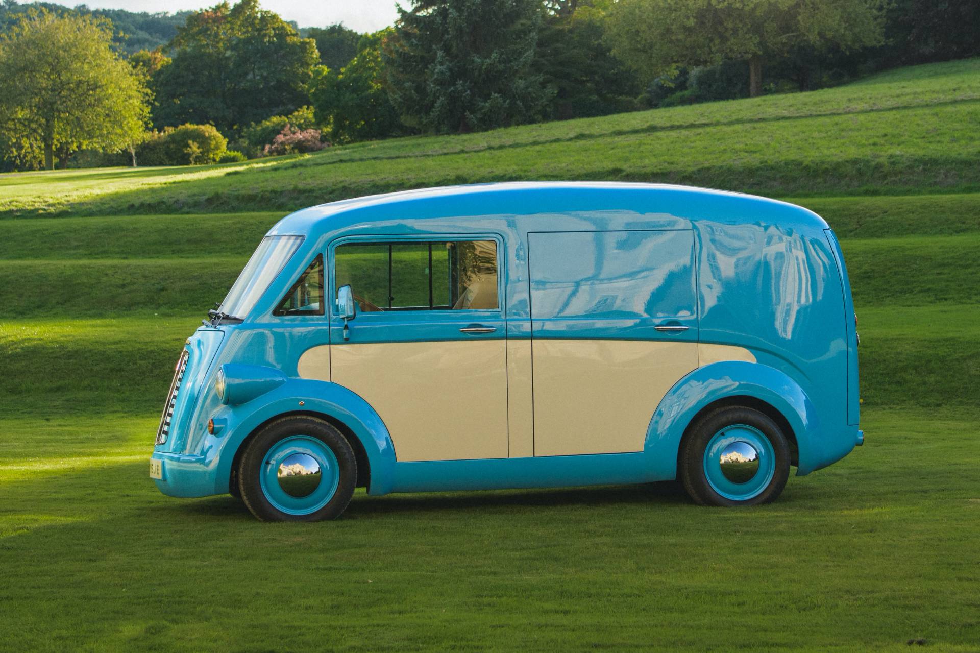 Retro-Styled Morris JE Unveiled As A Very British, Very Expensive ...