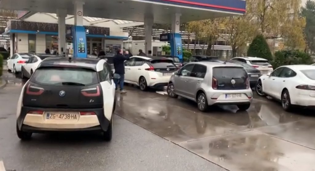  Croatian Electric Car Owners Block Gas Station To Protest ‘Icing’