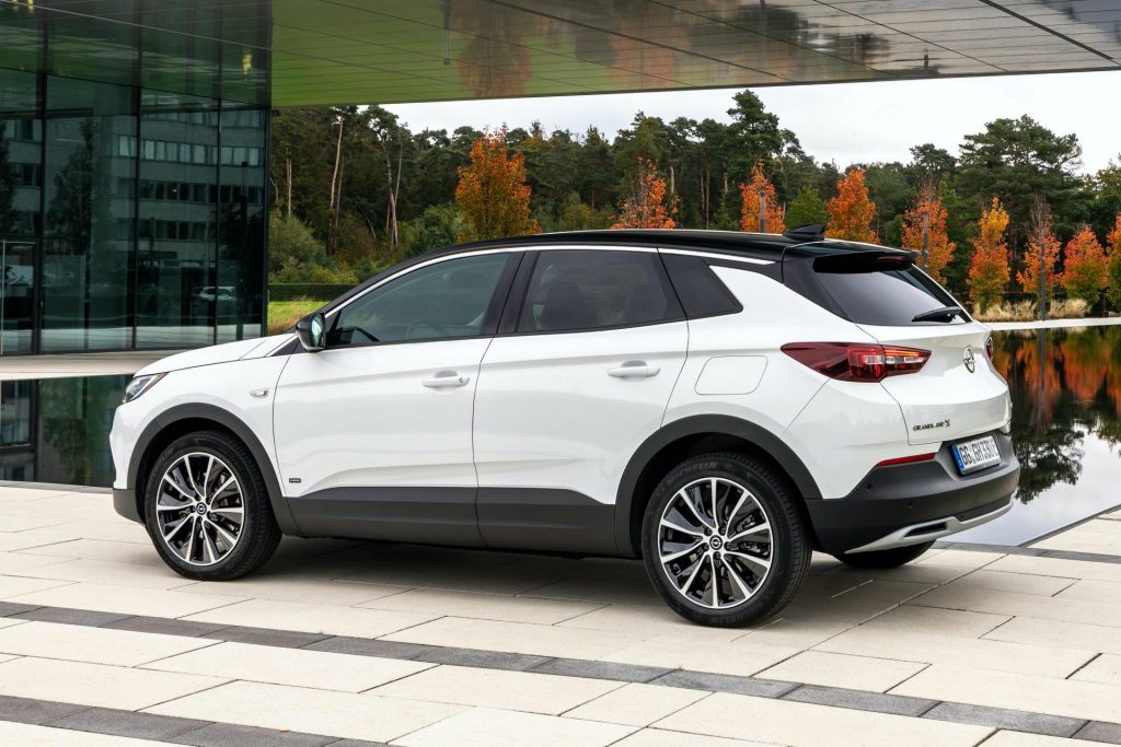 New Opel Grandland X Hybrid4 Has 300 Horses, Can Cover 52km In