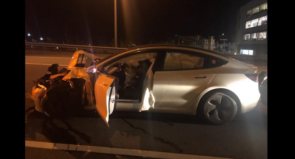  Tesla Model 3 Crashes Into A Police Car With Autopilot Engaged