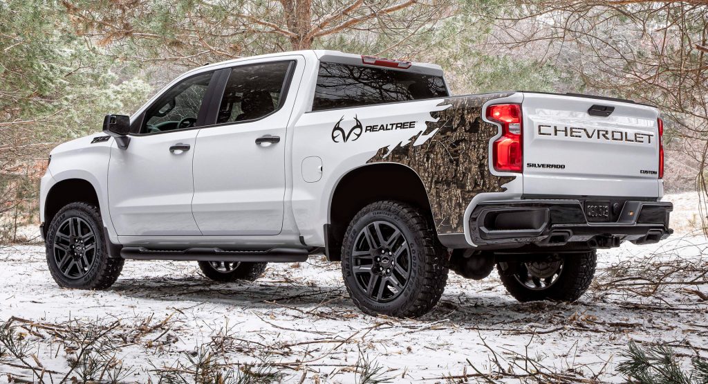 2021 Chevrolet Silverado Realtree Edition Thinks It Can Blend In With ...