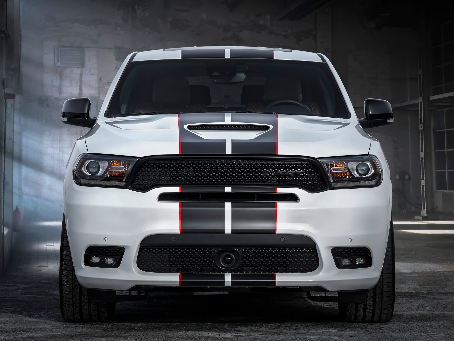 2011 - [Dodge] Durango / Magnum - Page 3 Dodge-Durango-SRT-Black-and-Redline-Stripe-3