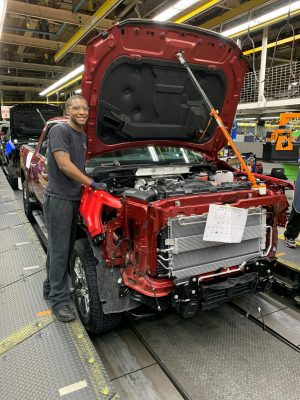 GM Promoting 1,350 U.S. Hourly Workers To Regular Full-Time Employment ...